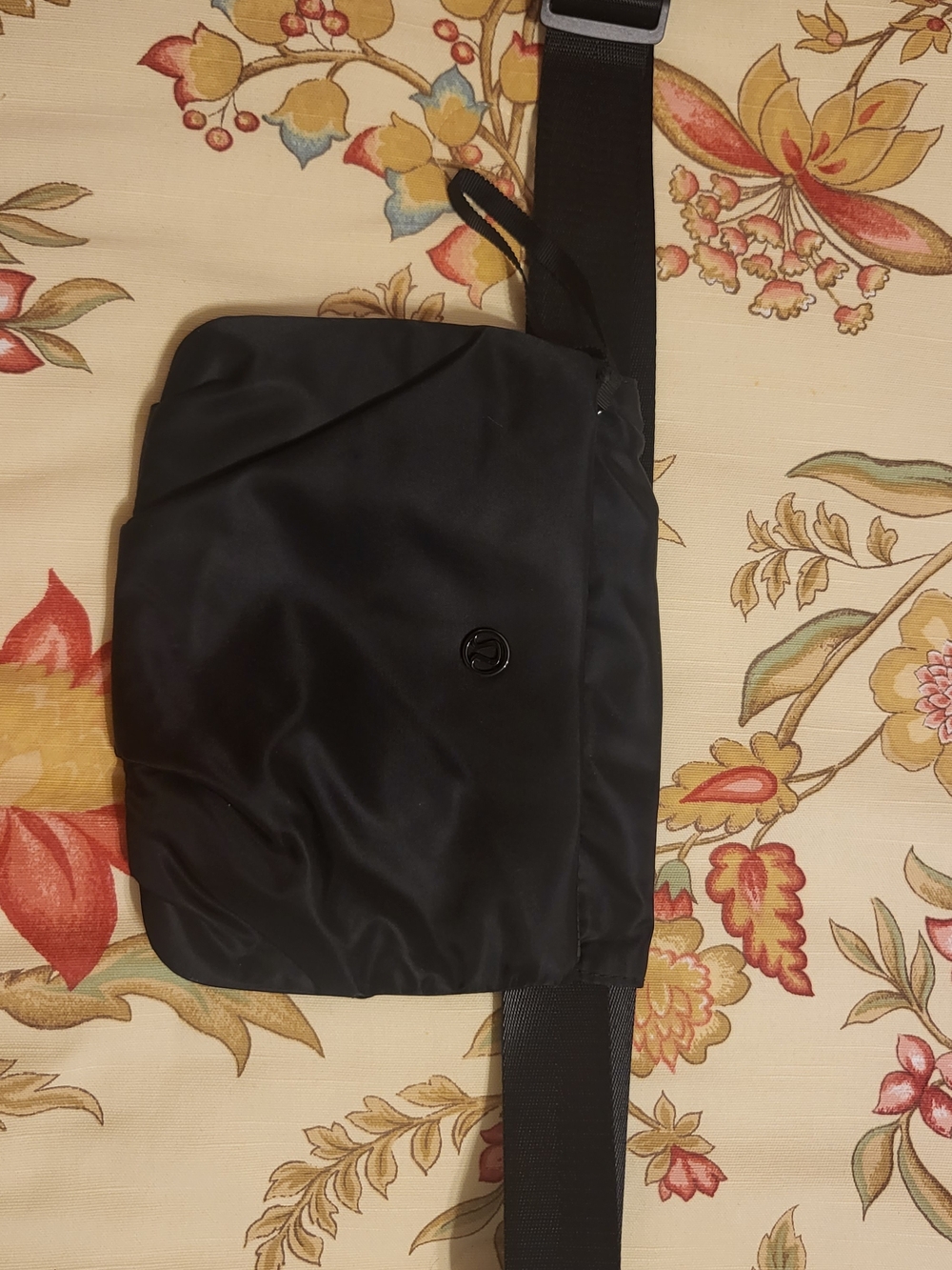 Black Lululemon Ladies Fannie Pack/Sling Bag